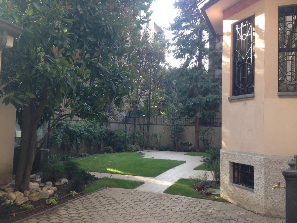 Suite Home Milano Fiera Exterior photo